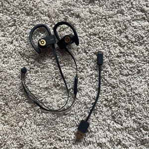 Beats head phones- power beats 3